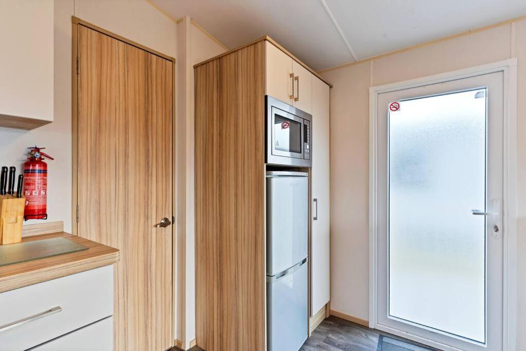Tattershall Lakes: Sally'S Superior Stay Ngoại thất bức ảnh
