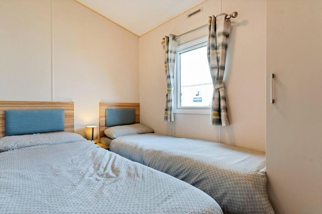 Tattershall Lakes: Sally'S Superior Stay Ngoại thất bức ảnh