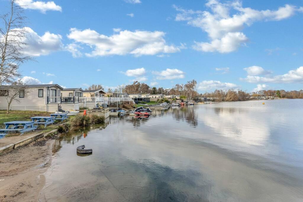 Tattershall Lakes: Sally'S Superior Stay Ngoại thất bức ảnh