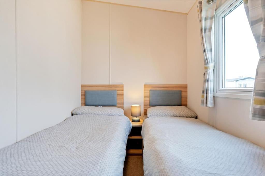Tattershall Lakes: Sally'S Superior Stay Ngoại thất bức ảnh