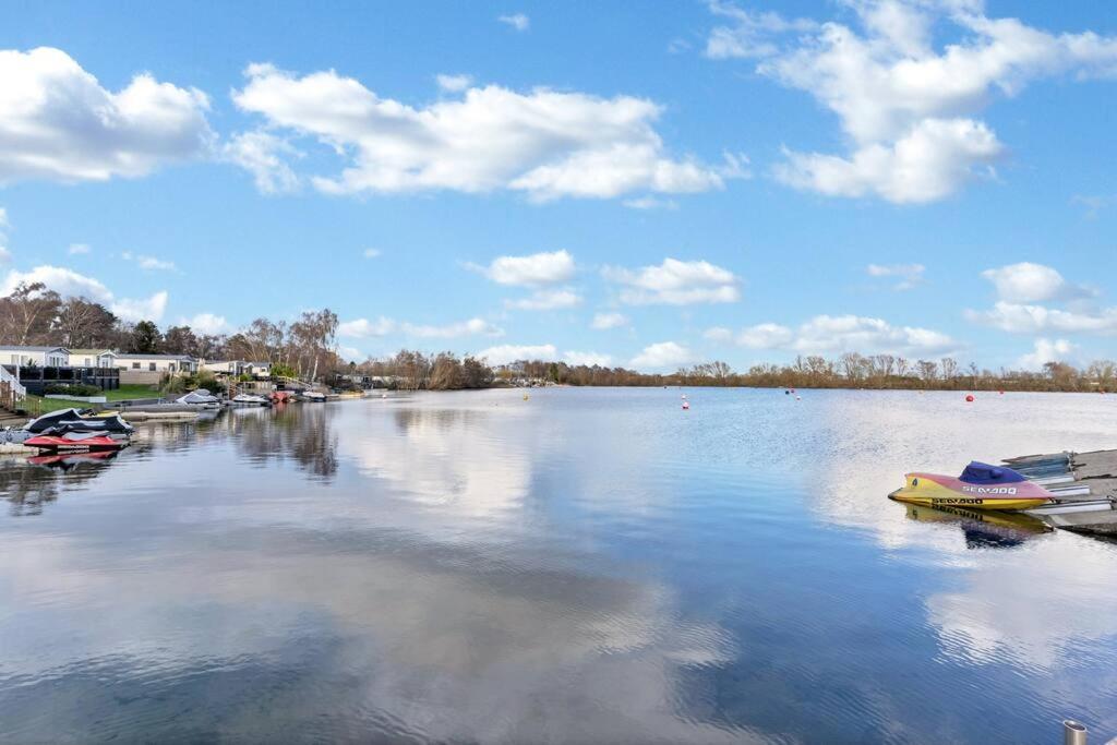 Tattershall Lakes: Sally'S Superior Stay Ngoại thất bức ảnh